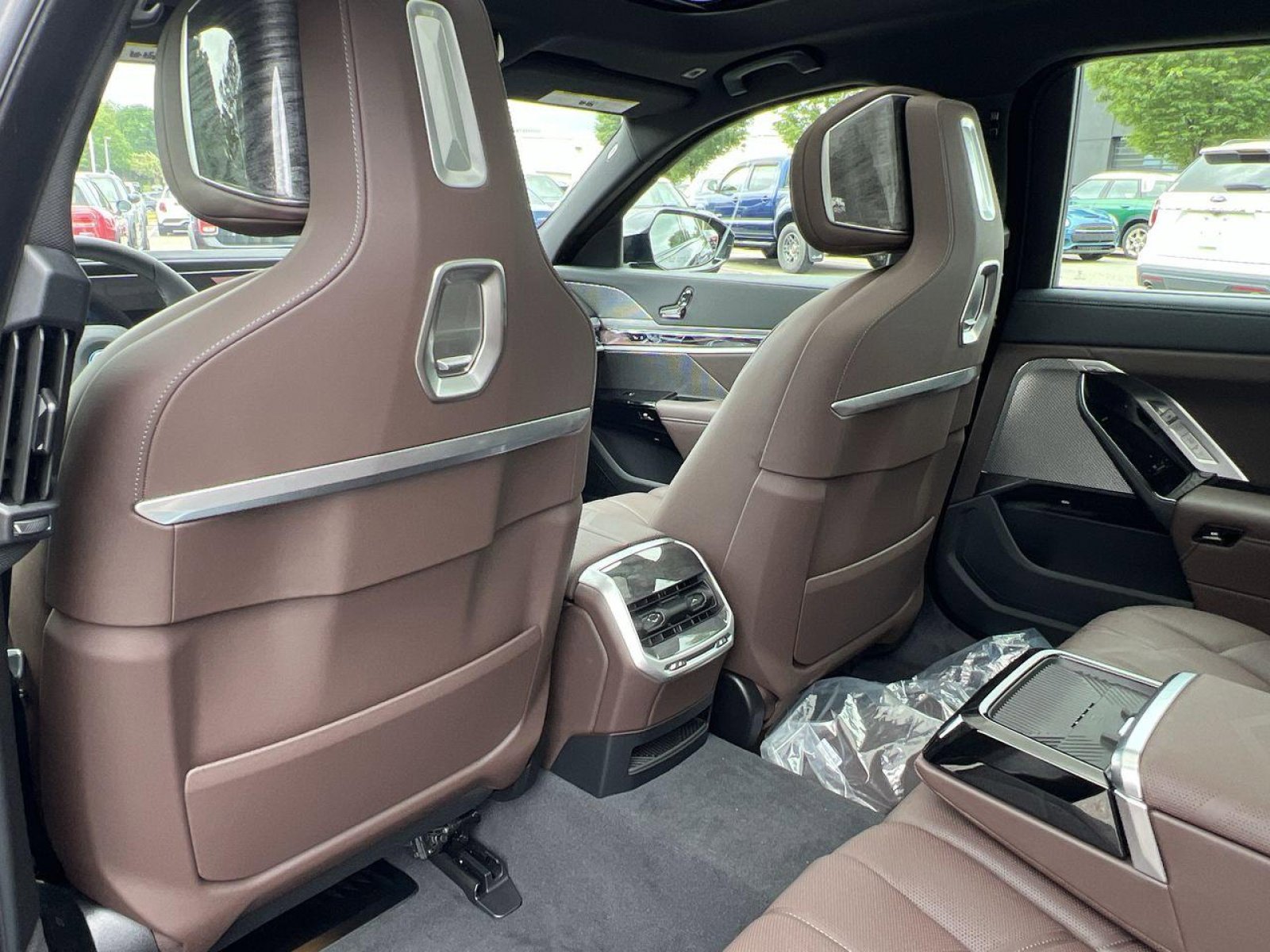 2025 BMW i7 50 - Photo 23