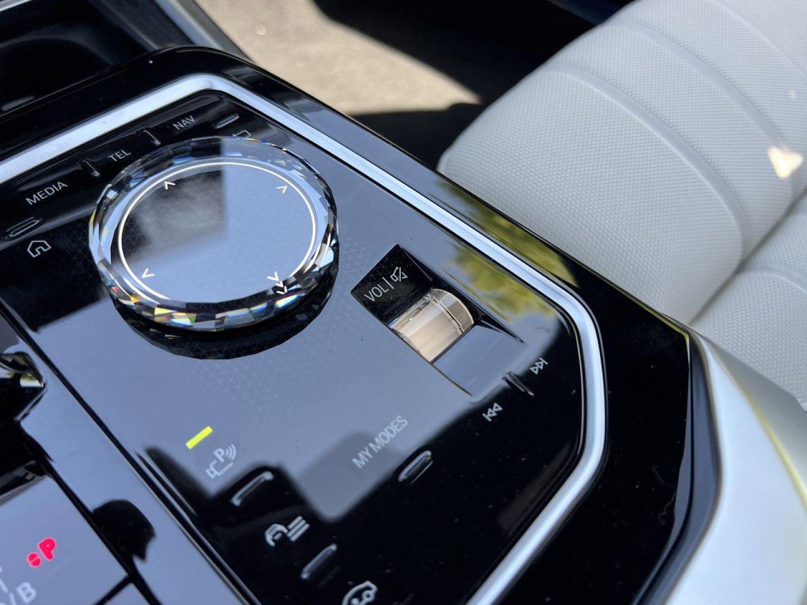 2025 BMW i7 50 - Photo 15