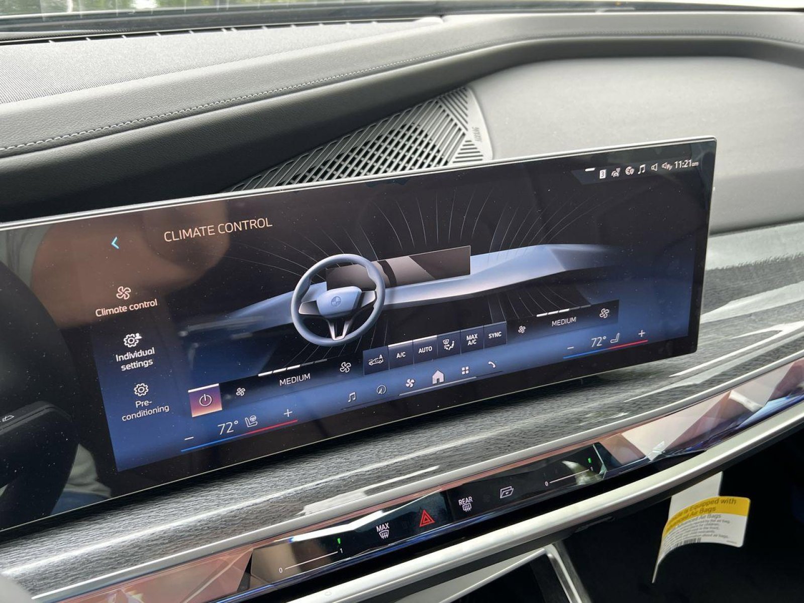 2025 BMW i7 50 - Photo 18