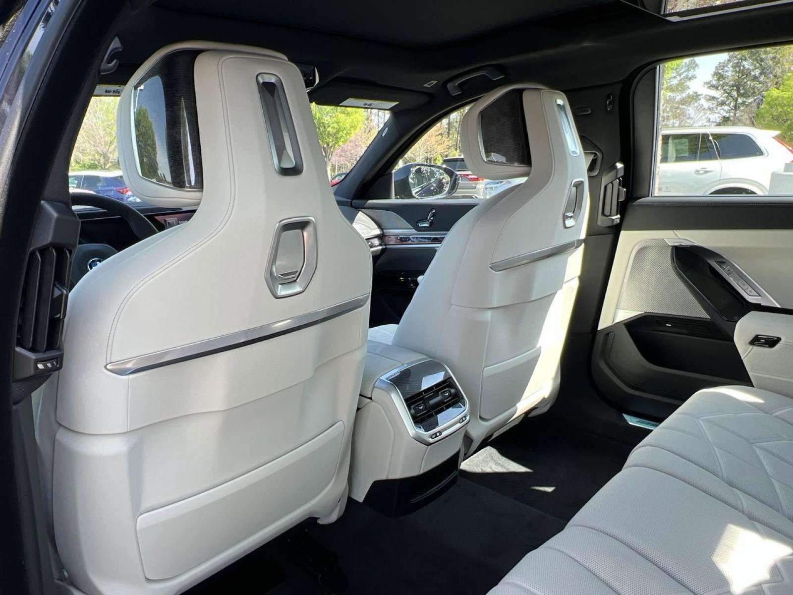 2025 BMW i7 50 - Photo 23