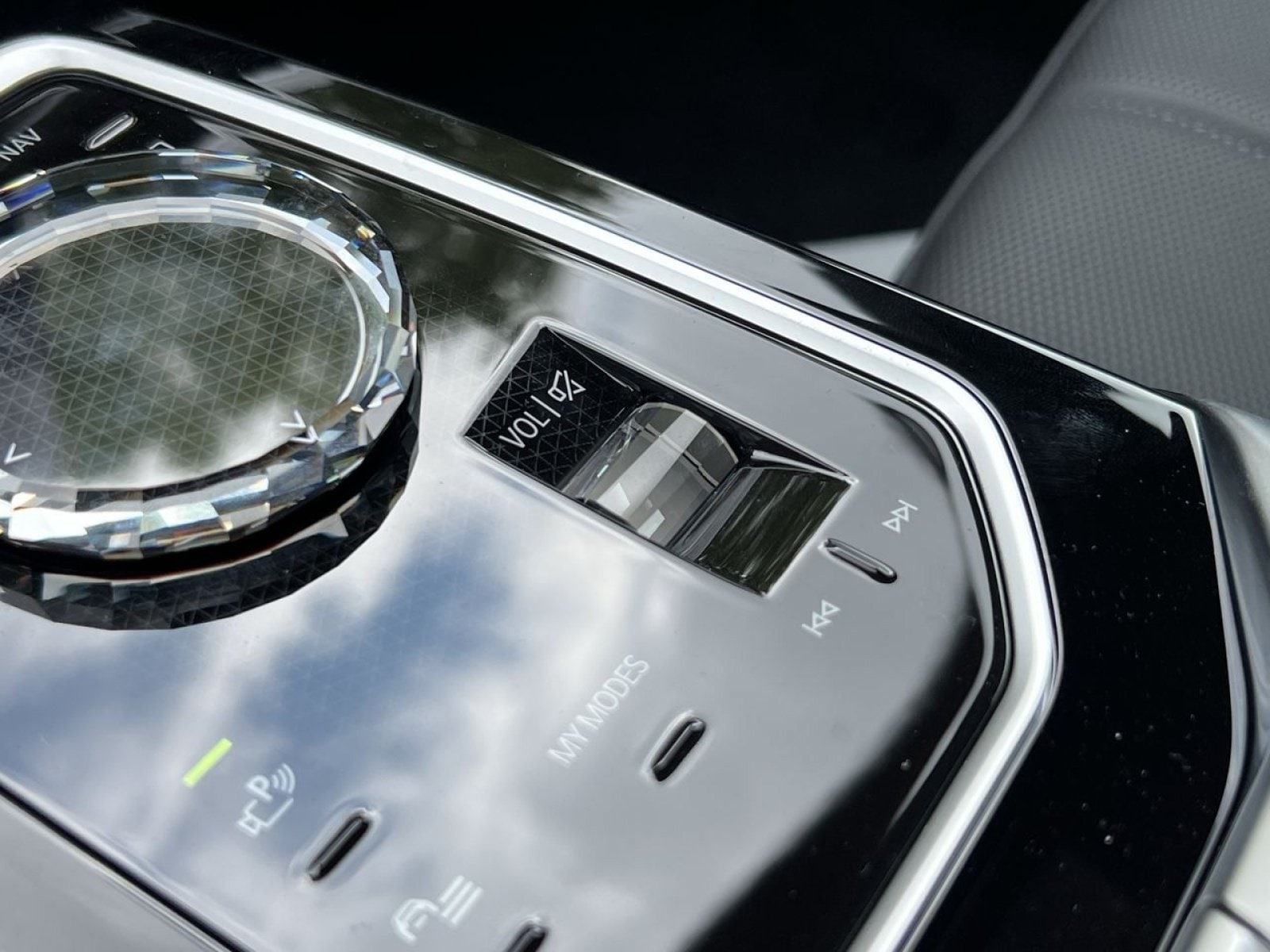 2025 BMW 7 Series 740i - Photo 15
