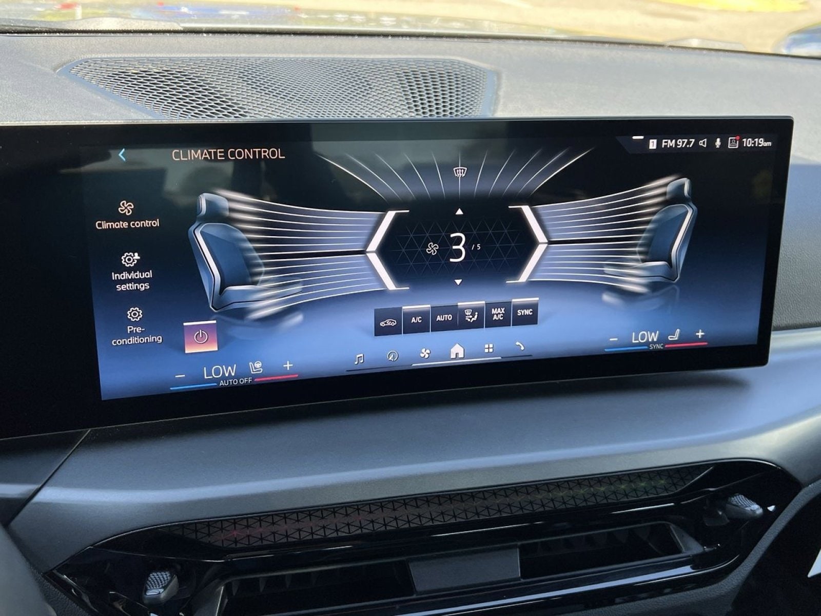 2025 BMW 2 Series 230i - Photo 22