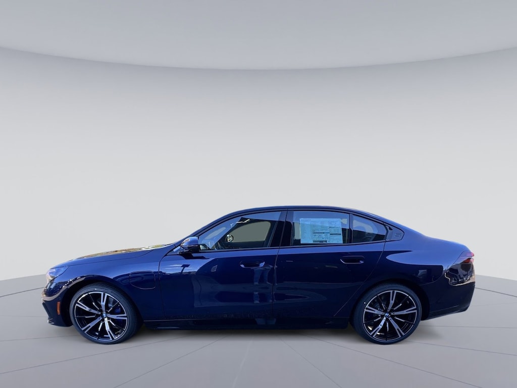 New 2026 BMW 550e xDrive Sedan