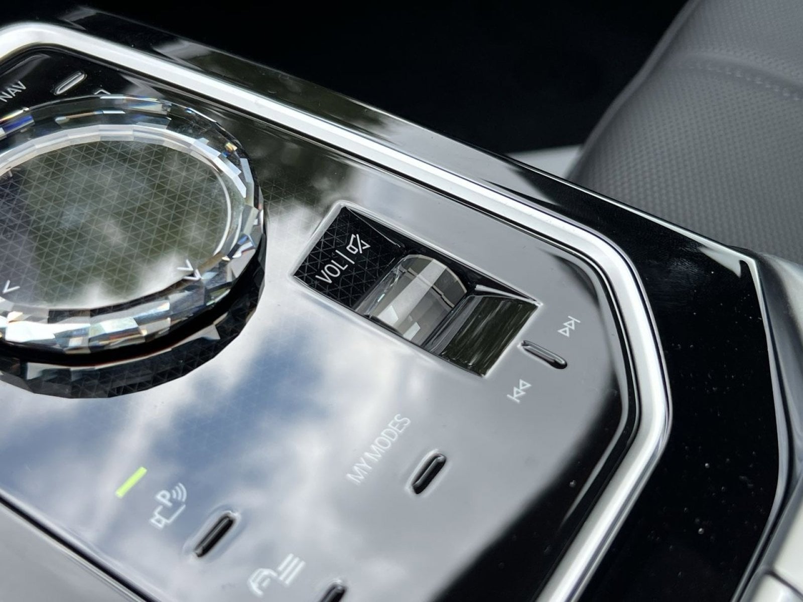 2025 BMW 7 Series 740i - Photo 15