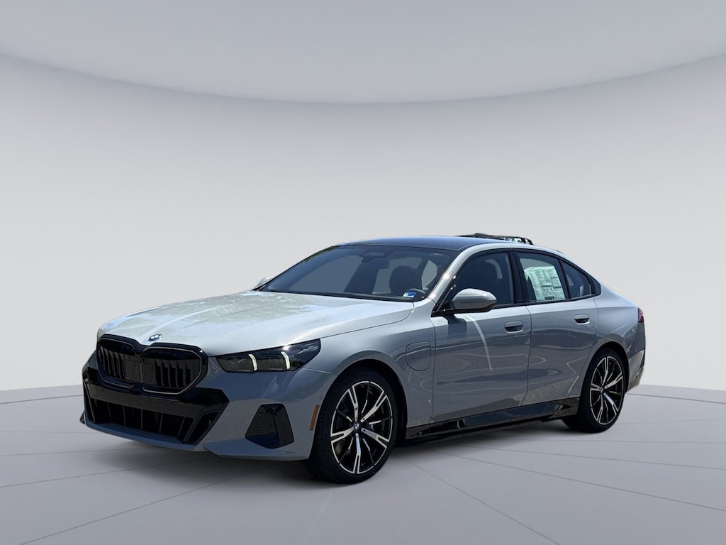 New 2027 BMW 550e xDrive Sedan