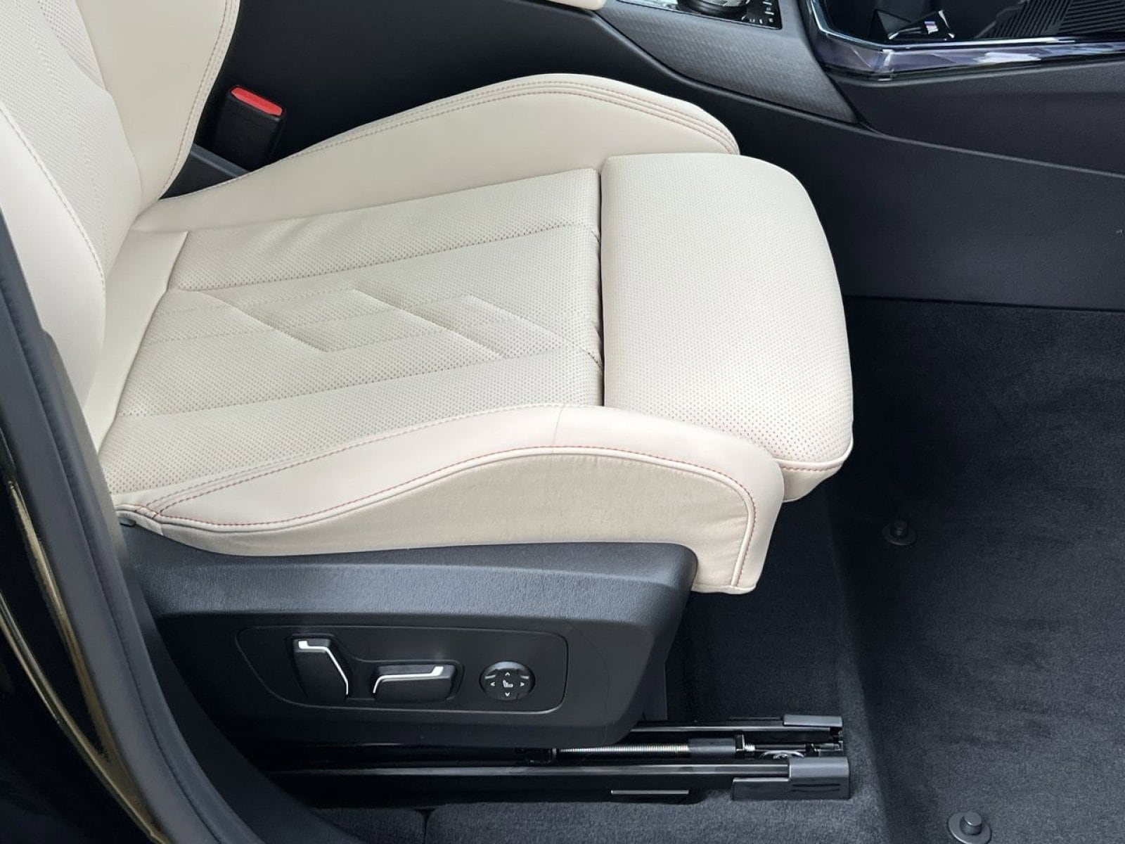 2026 BMW X3 30 - Photo 27