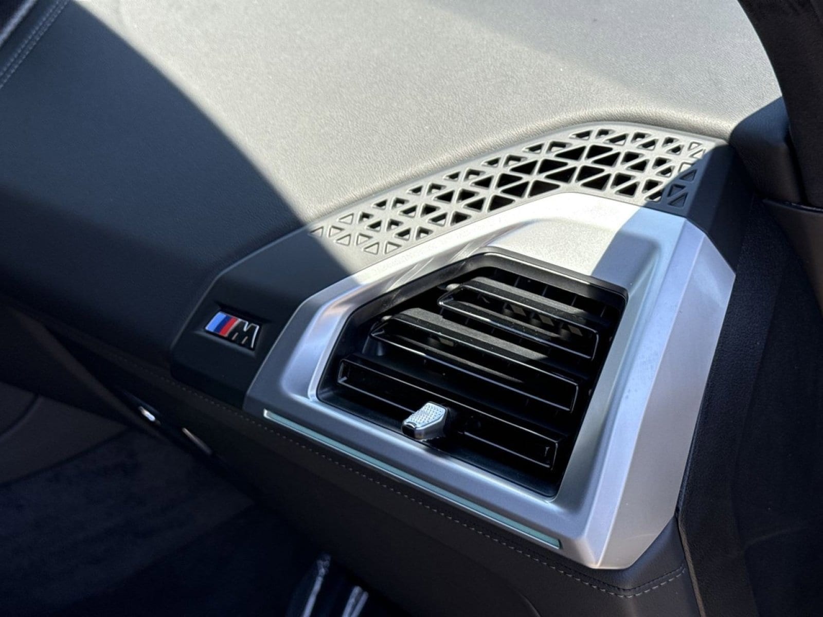 2026 BMW XM Base - Photo 31