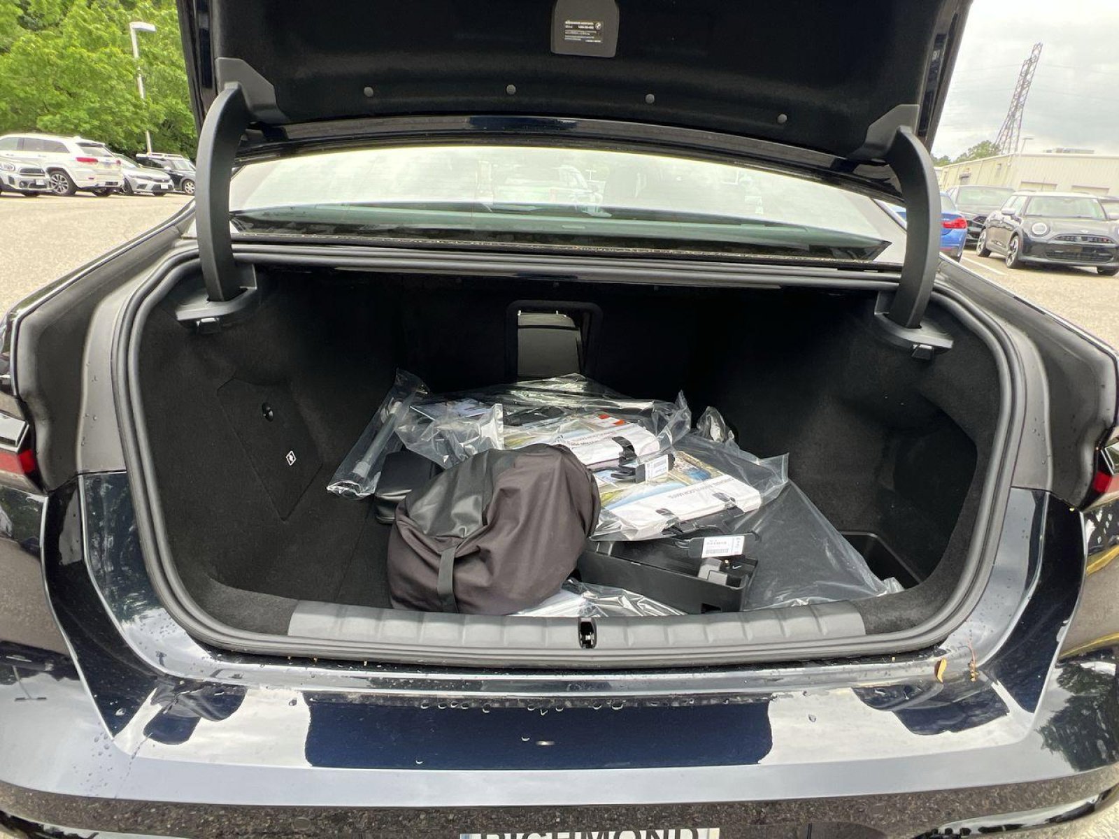 2025 BMW i7 50 - Photo 24