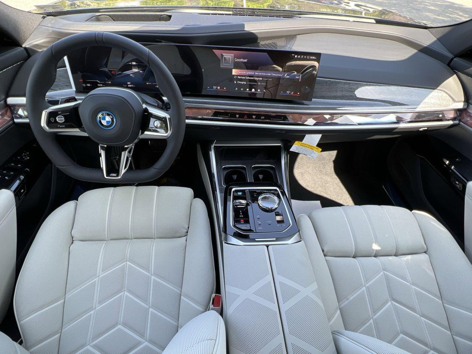 2025 BMW i7 50 - Photo 20