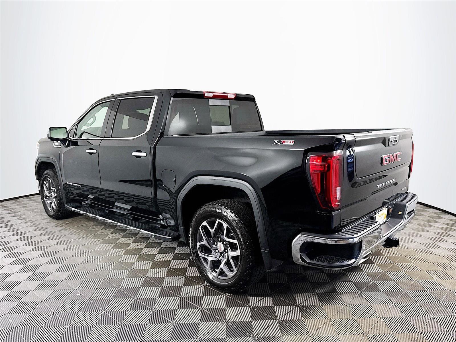 2025 GMC Sierra 1500 SLT - Photo 7