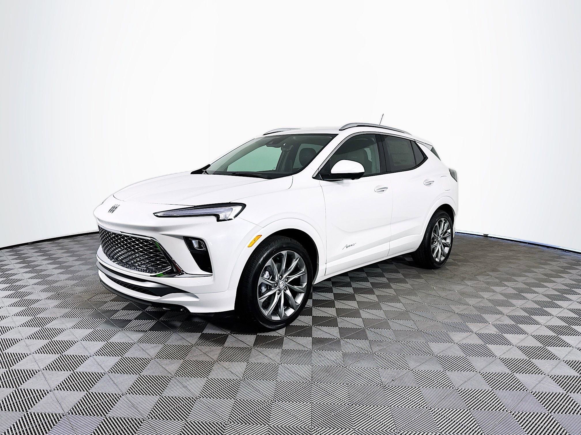 2025 Buick Encore GX Avenir photo 3