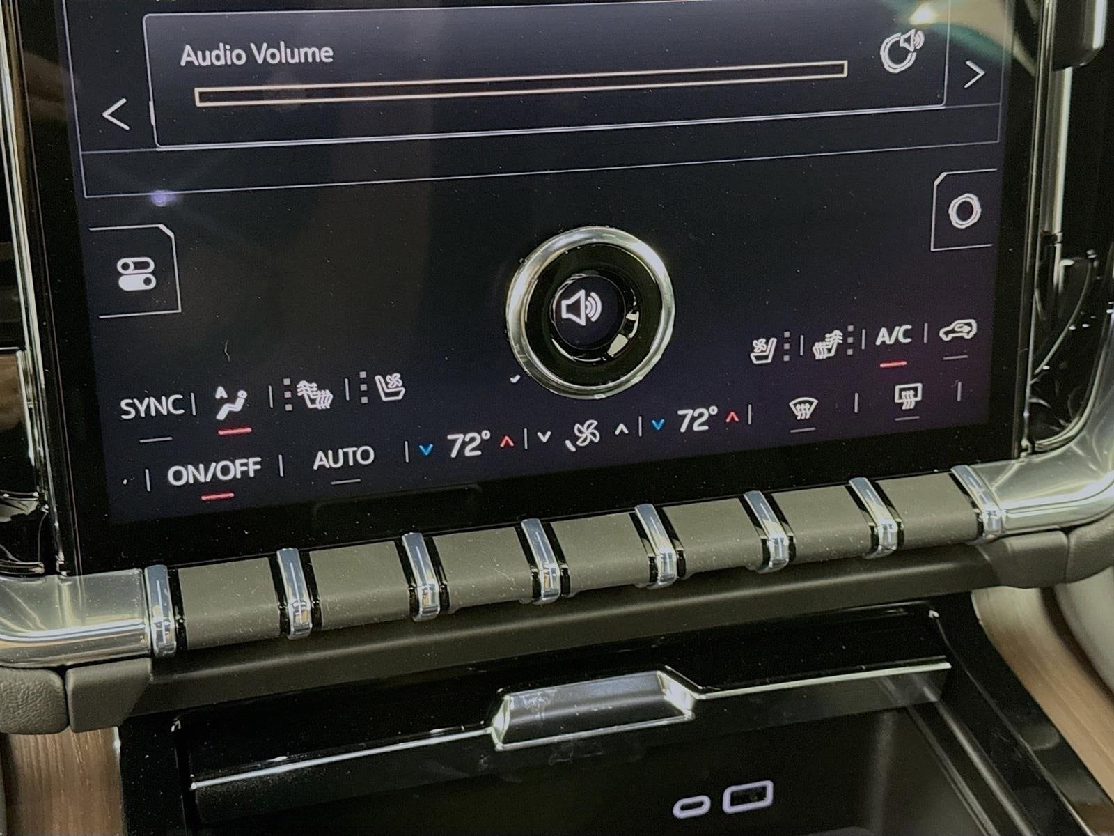2026 GMC Yukon Denali - Photo 18