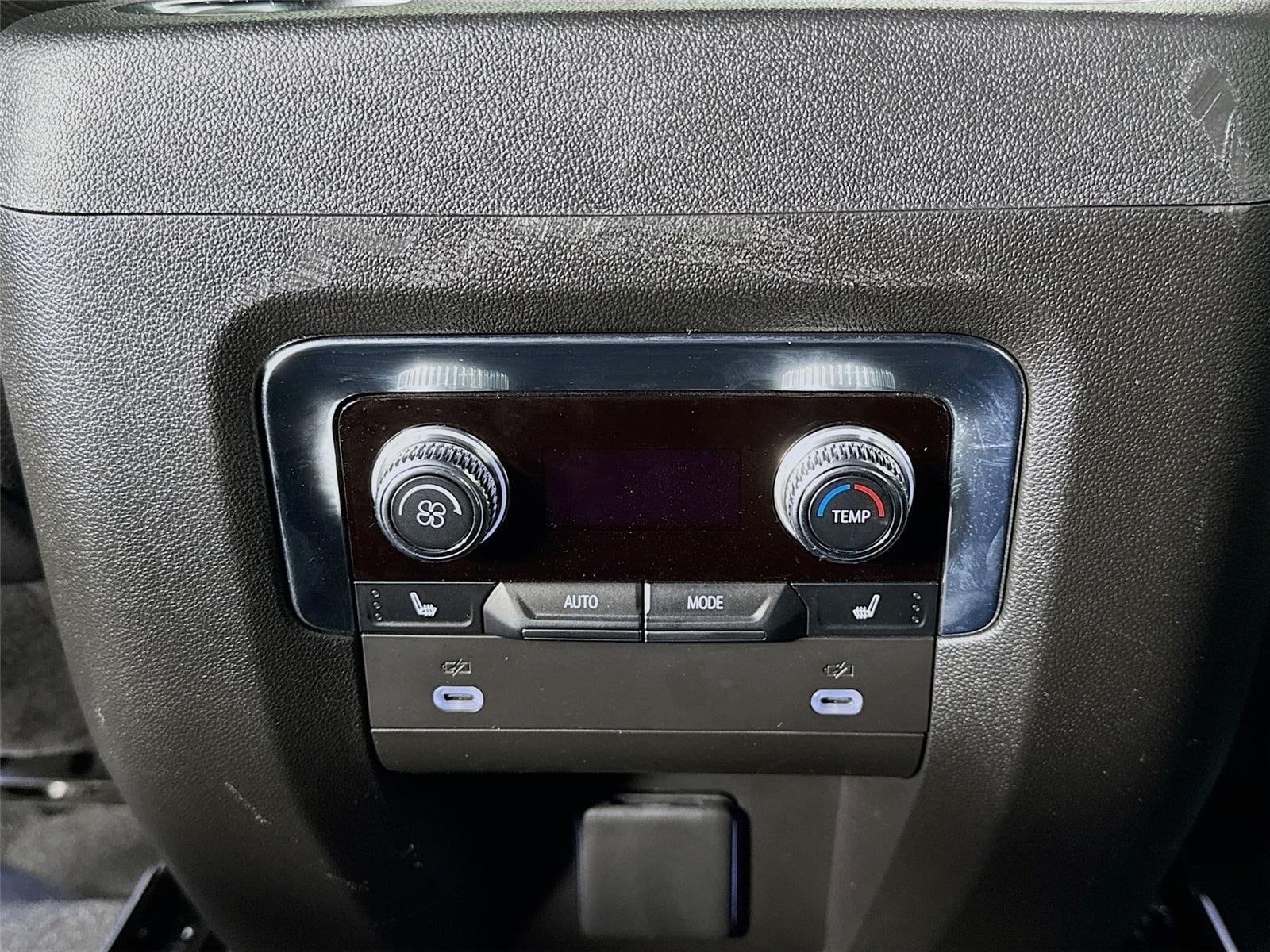 2024 GMC Yukon Denali - Photo 26