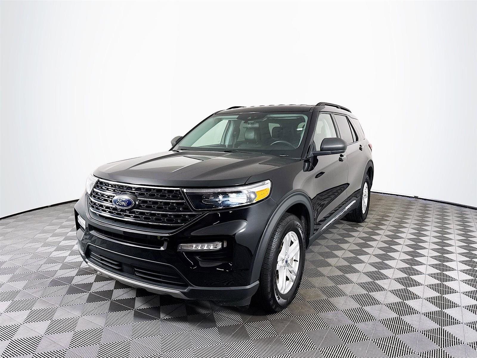 2022 Ford Explorer XLT photo 2