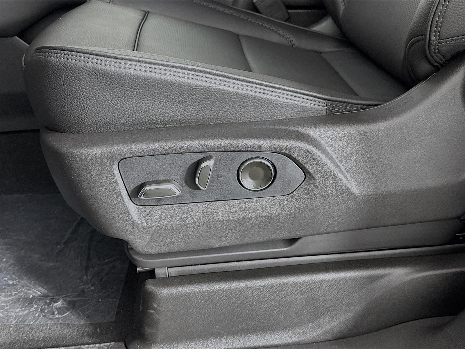 2026 GMC Yukon Denali - Photo 22