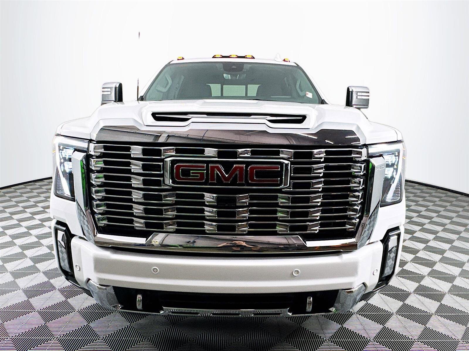 2024 Gmc Sierra 3500 HD Denali photo 2