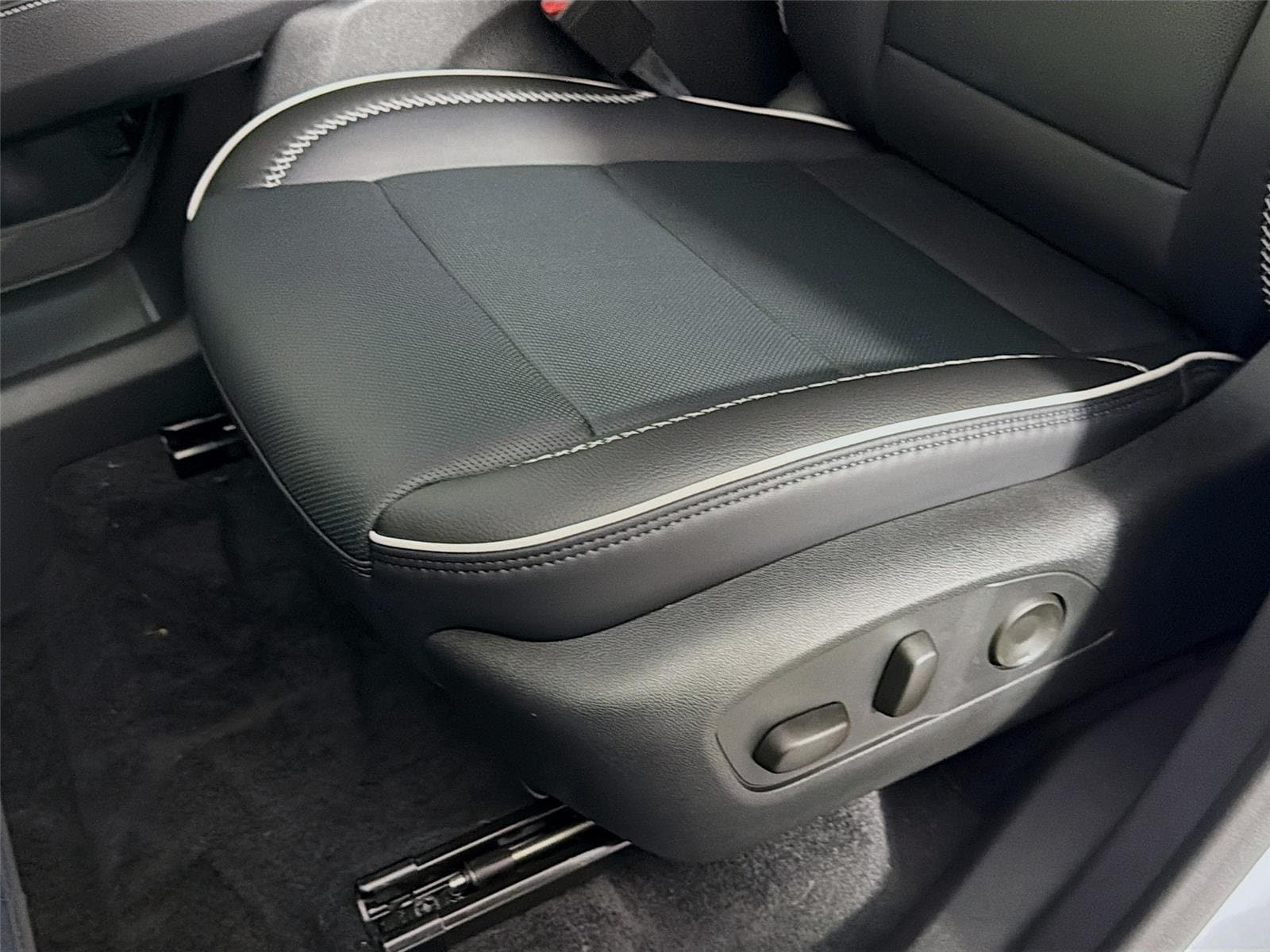 2026 GMC Acadia Denali - Photo 21