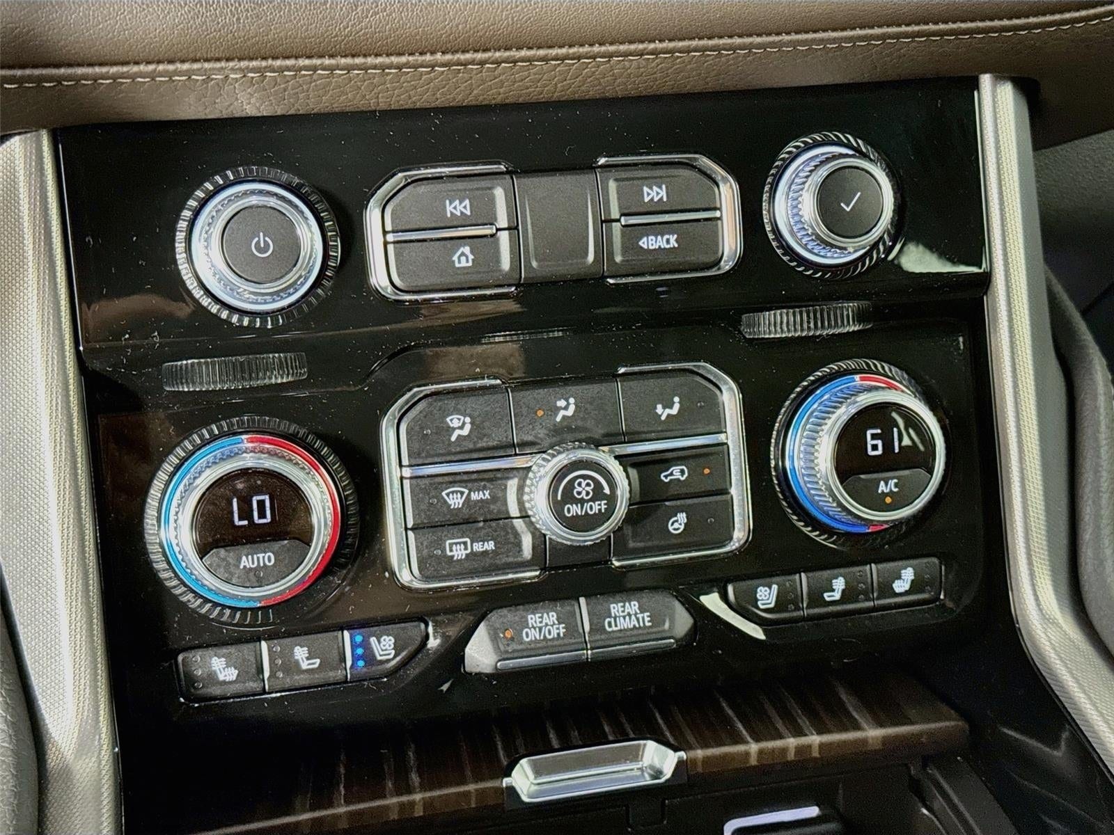 2024 GMC Yukon Denali - Photo 18