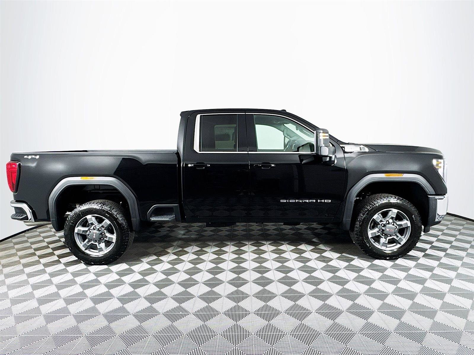 2026 Gmc Sierra 2500 HD SLE photo 4