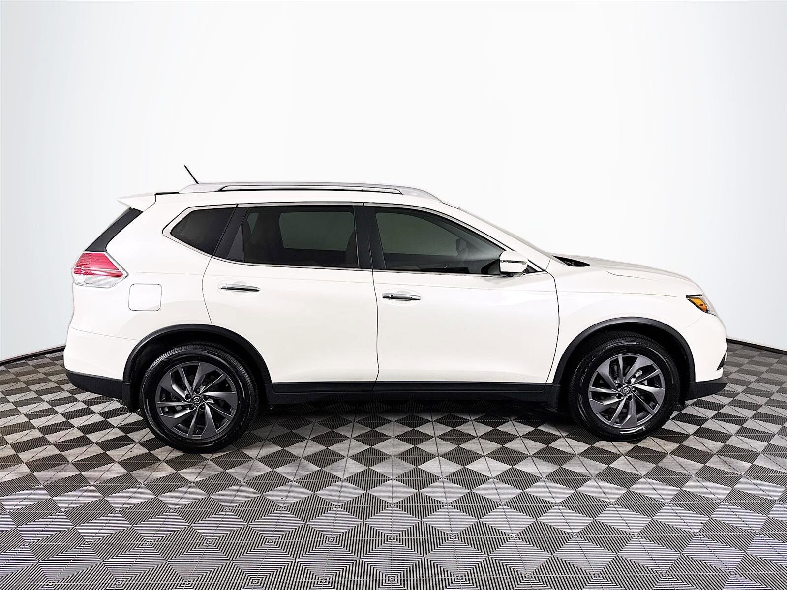 2016 Nissan Rogue SL photo 3