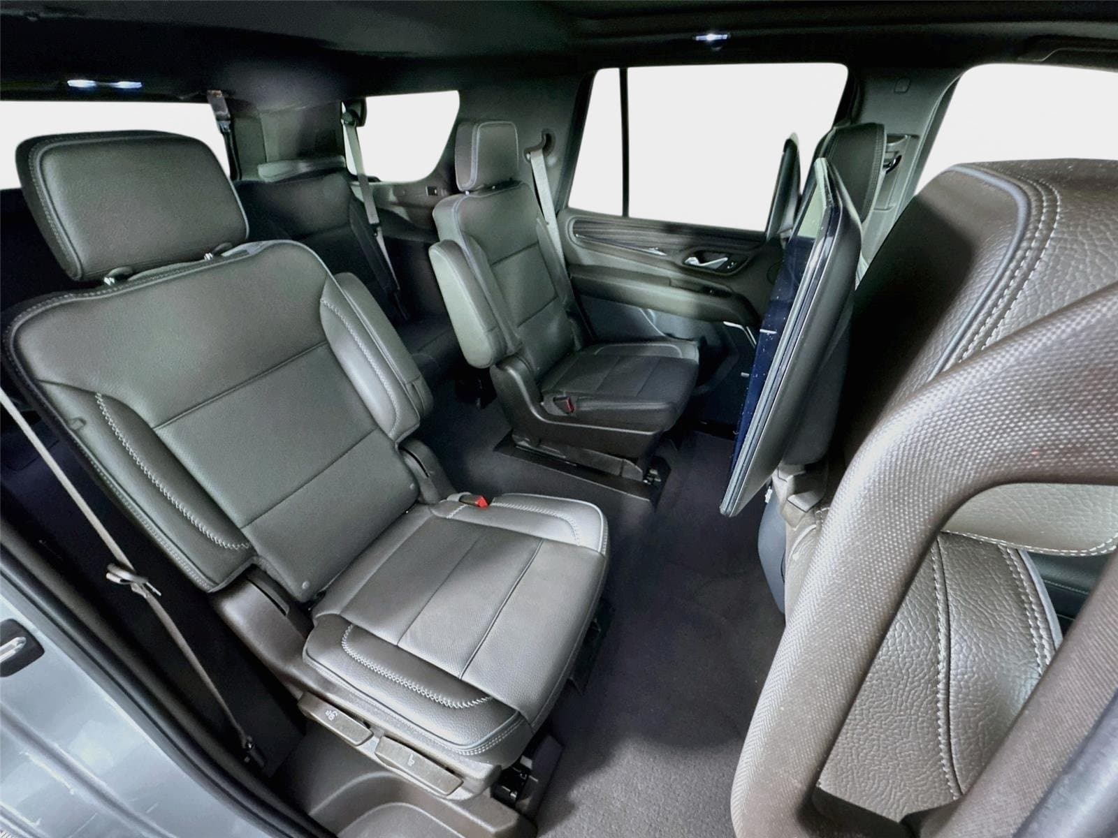 2024 GMC Yukon Denali - Photo 29