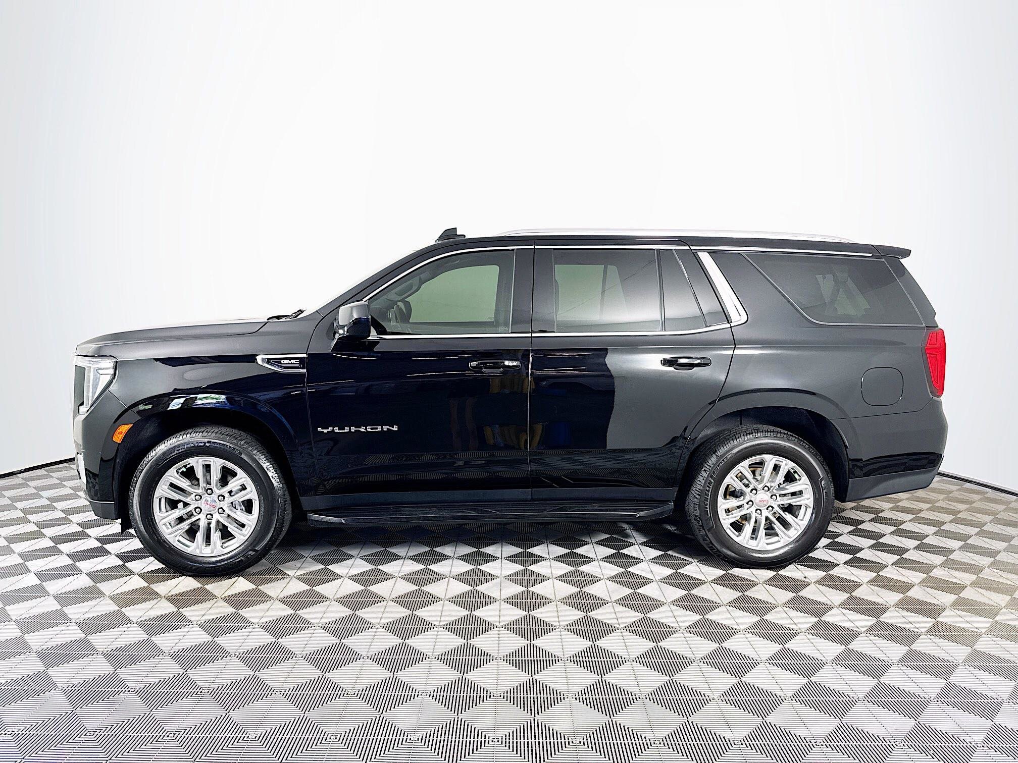 2022 Gmc Yukon SLE photo 2