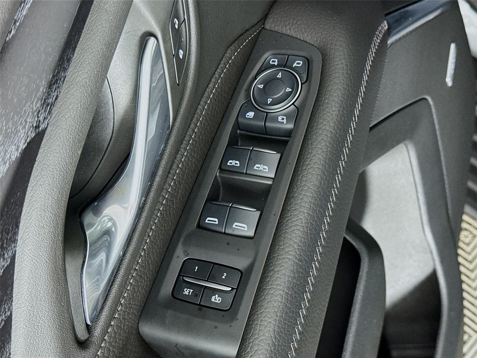 2024 GMC Yukon Denali - Photo 19