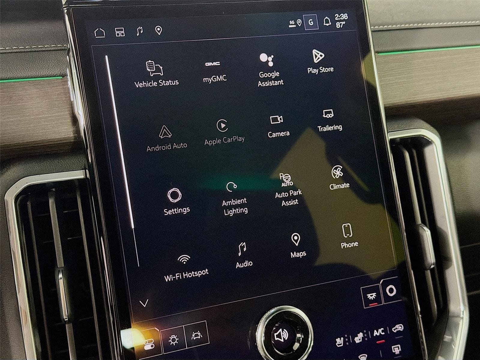 2026 GMC Acadia Denali - Photo 14