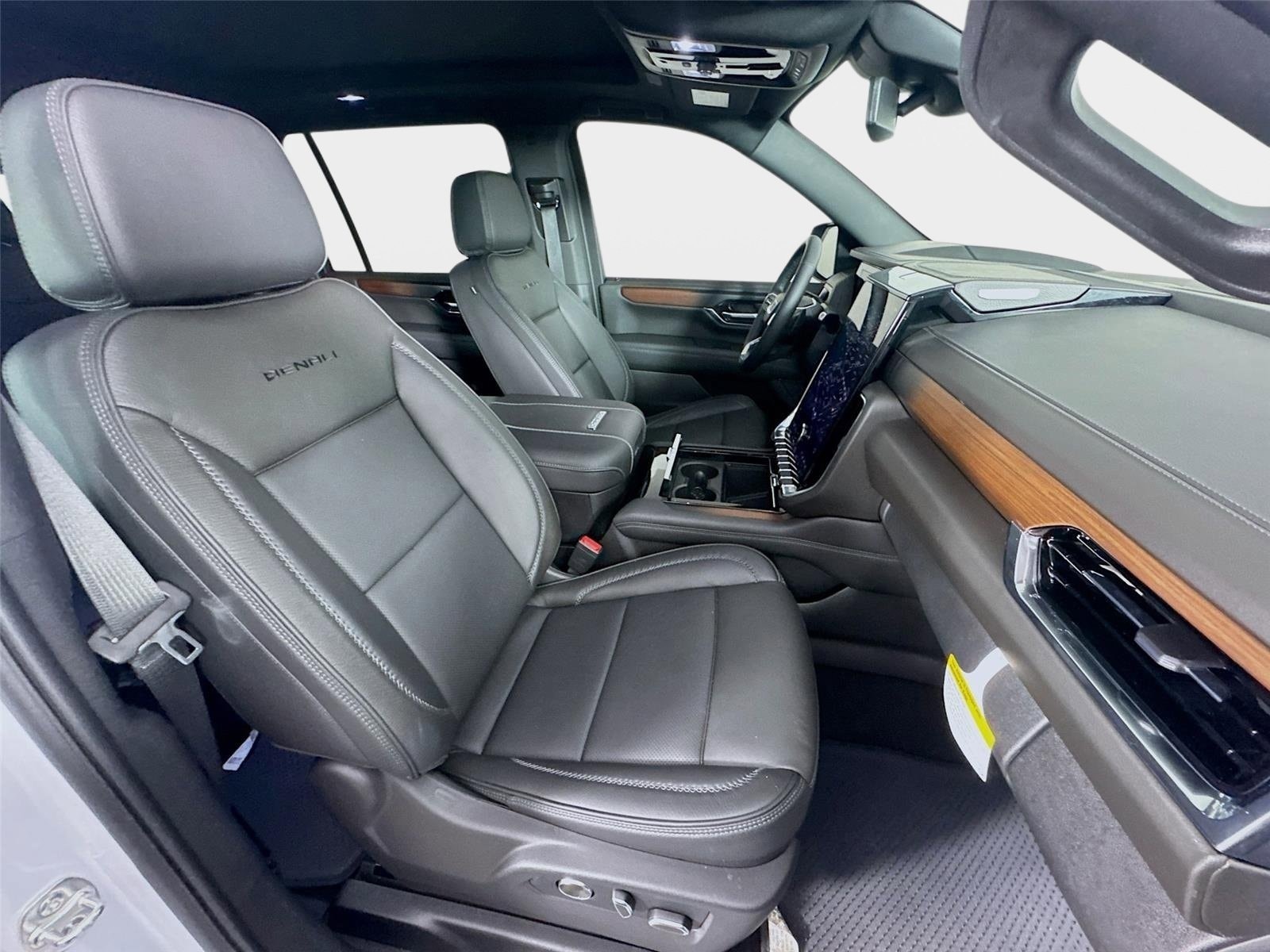 2026 GMC Yukon XL Denali - Photo 31