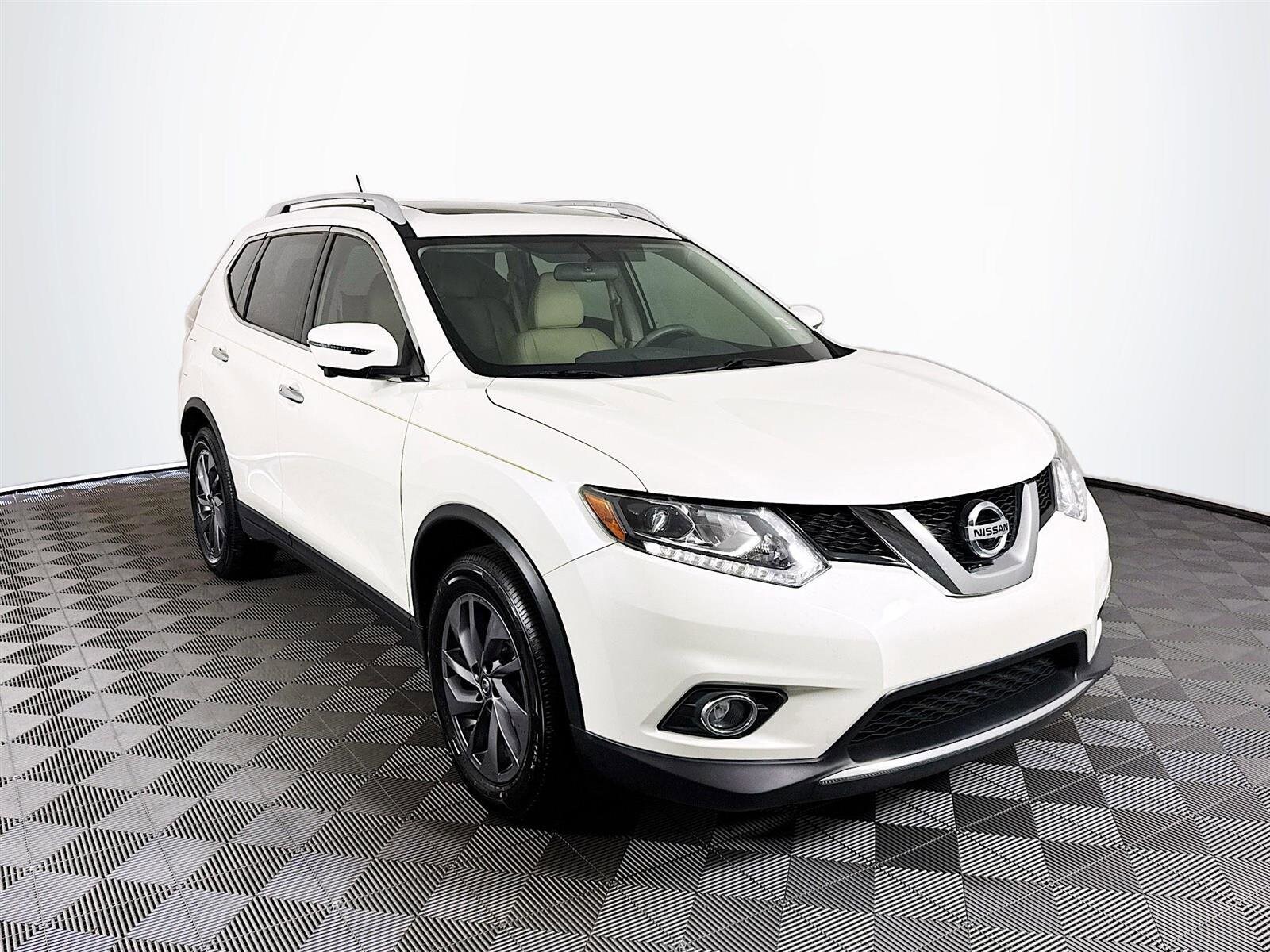 2016 Nissan Rogue SL photo 2