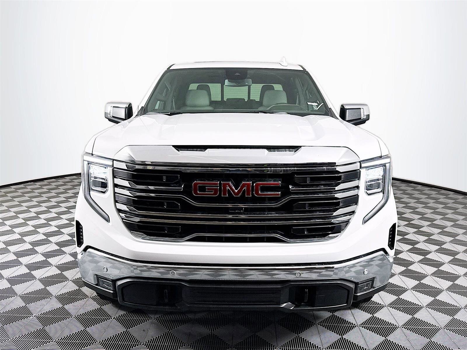 2026 Gmc Sierra 1500 SLT photo 2
