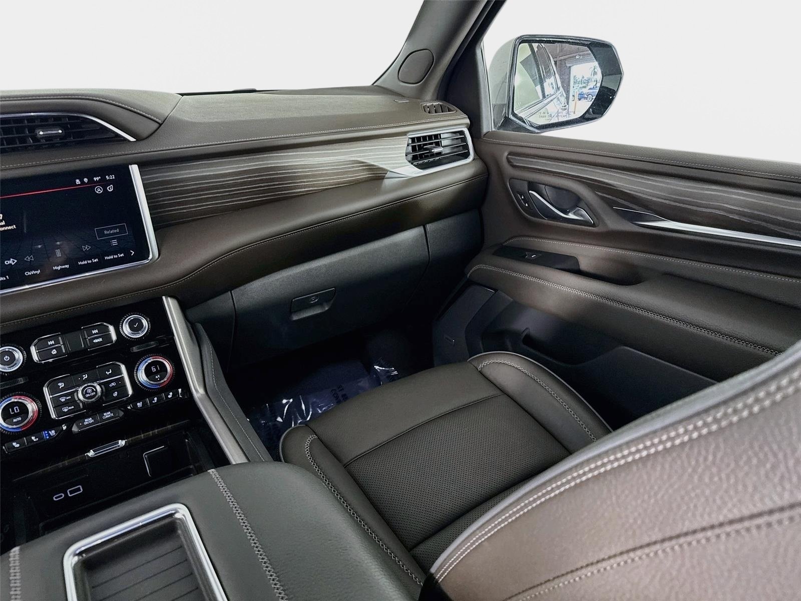 2024 GMC Yukon Denali - Photo 26
