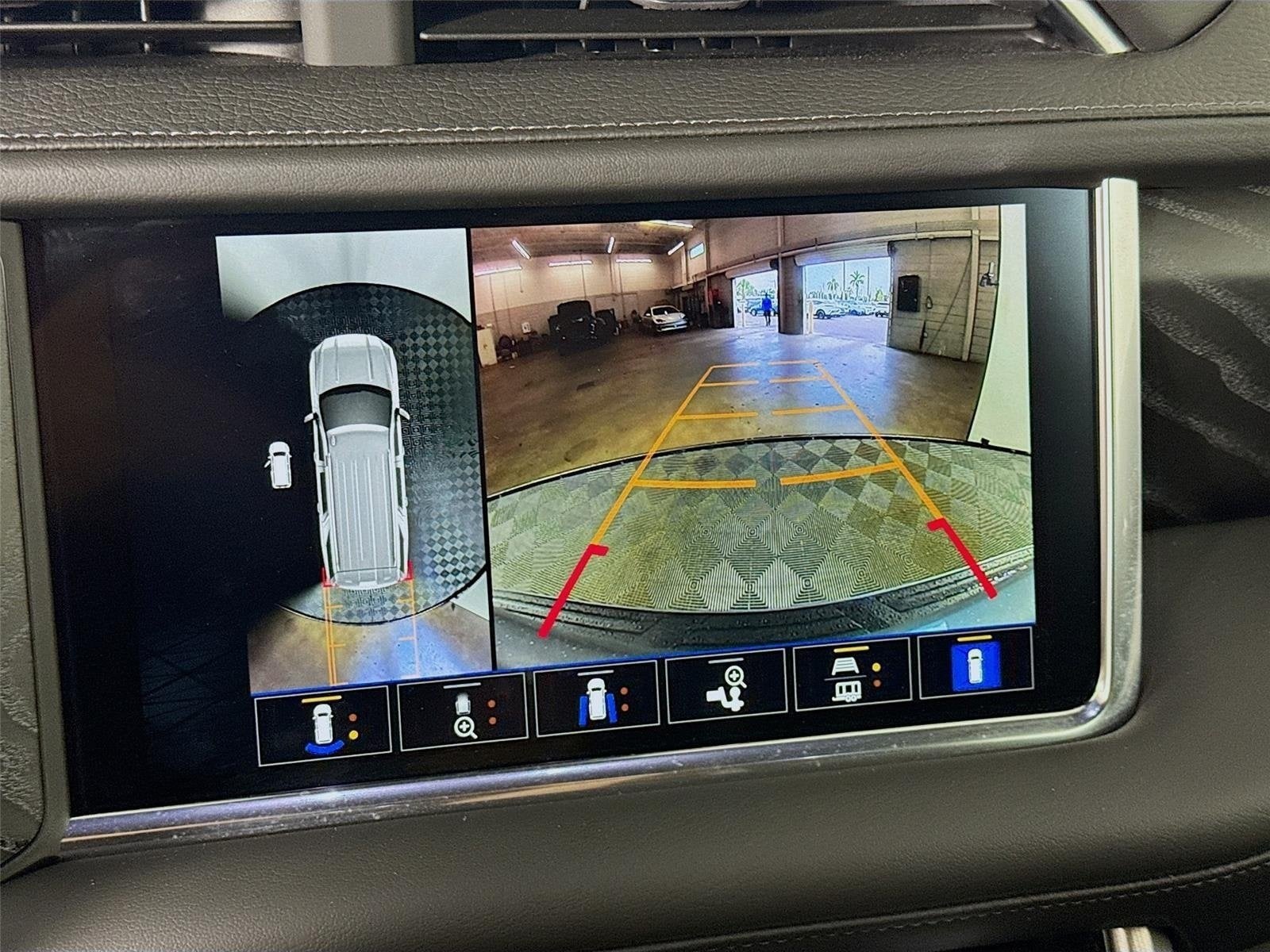 2024 GMC Yukon Denali - Photo 16