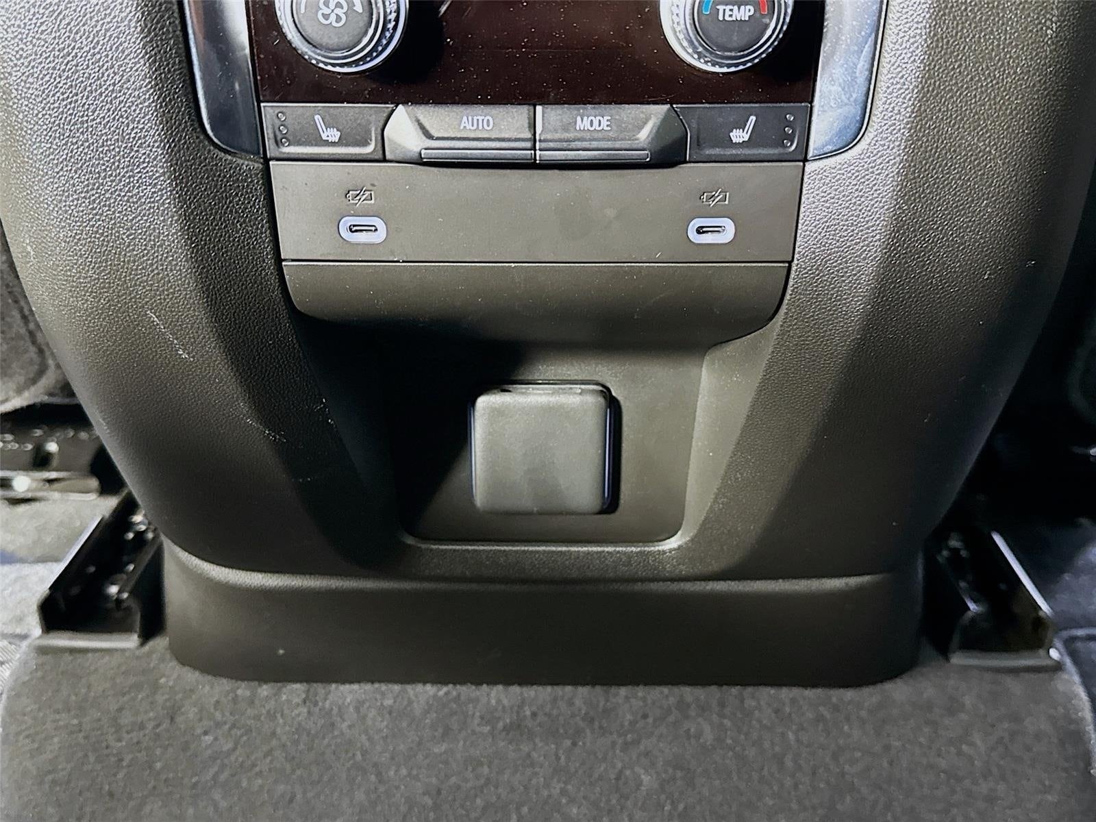 2024 GMC Yukon Denali - Photo 27