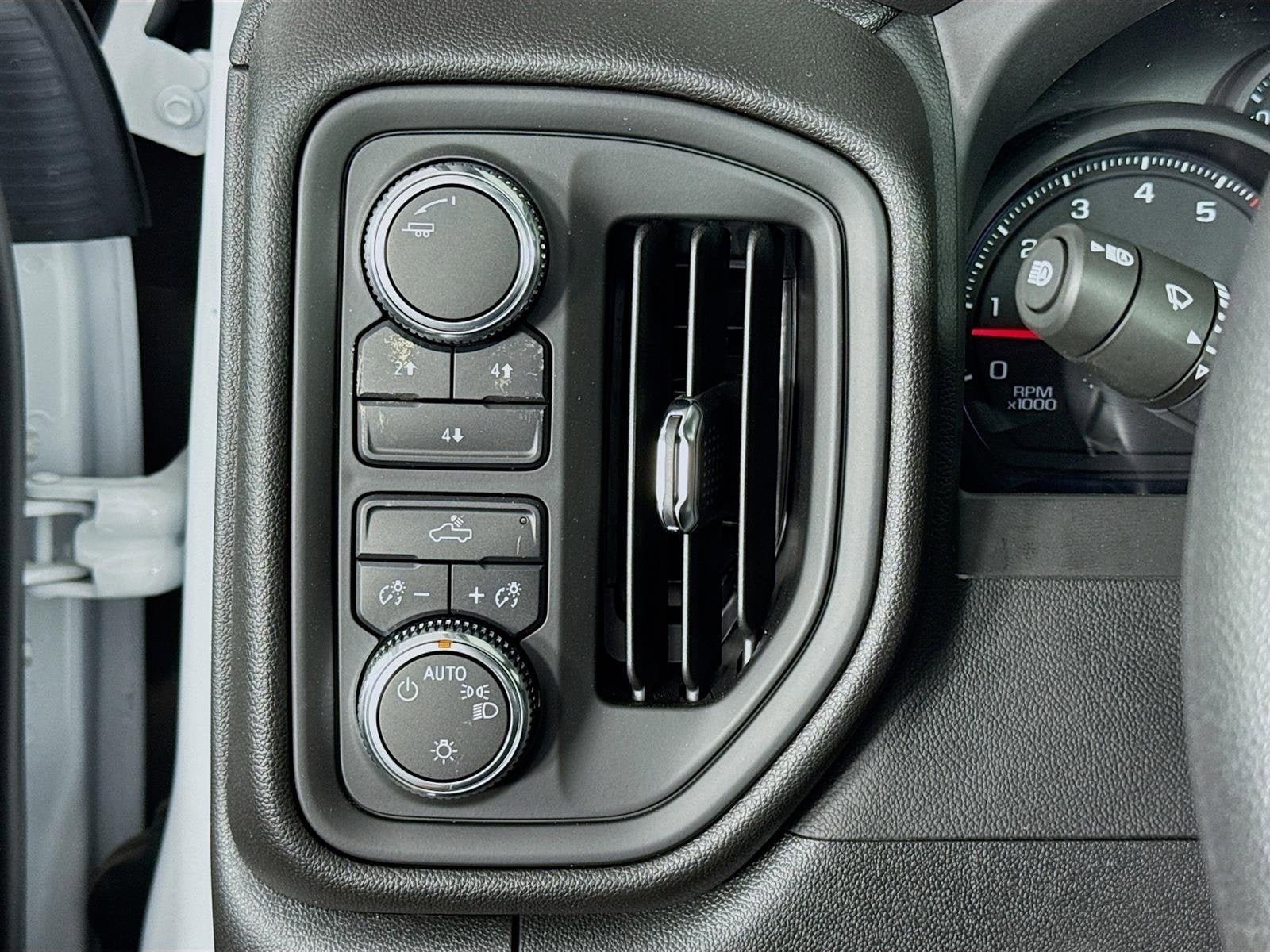 2025 GMC Sierra 2500HD Pro - Photo 10