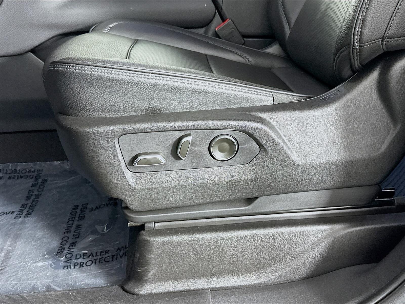 2024 GMC Yukon Denali - Photo 21