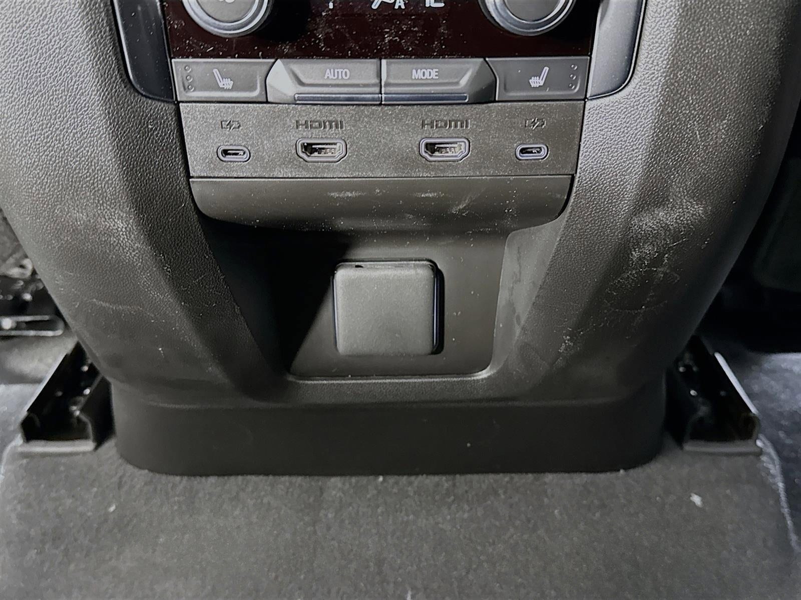2026 GMC Yukon Denali - Photo 28