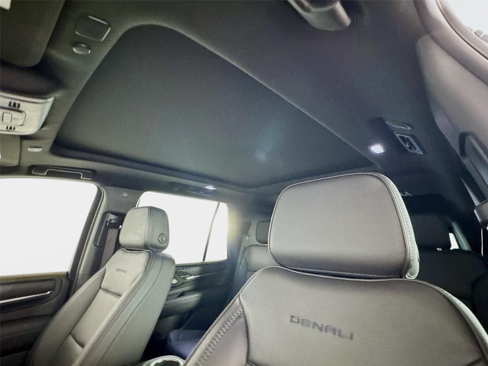 2024 GMC Yukon Denali - Photo 14