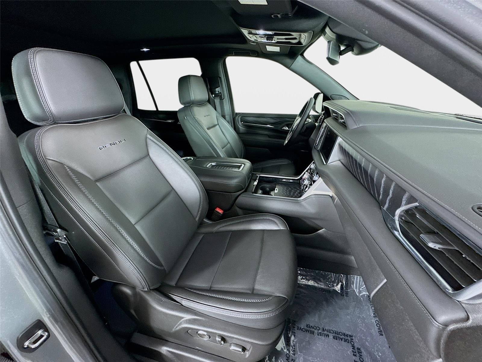 2024 GMC Yukon Denali - Photo 29