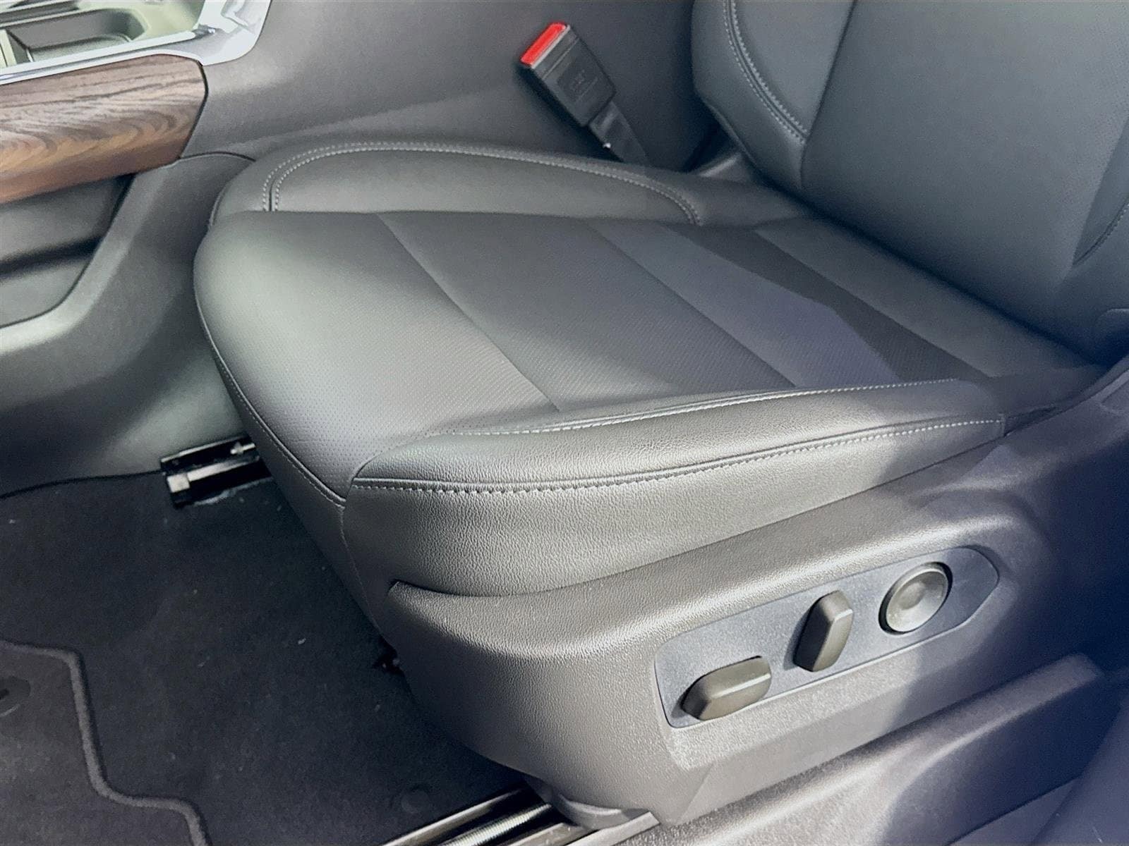 2026 GMC Sierra 1500 SLT - Photo 22