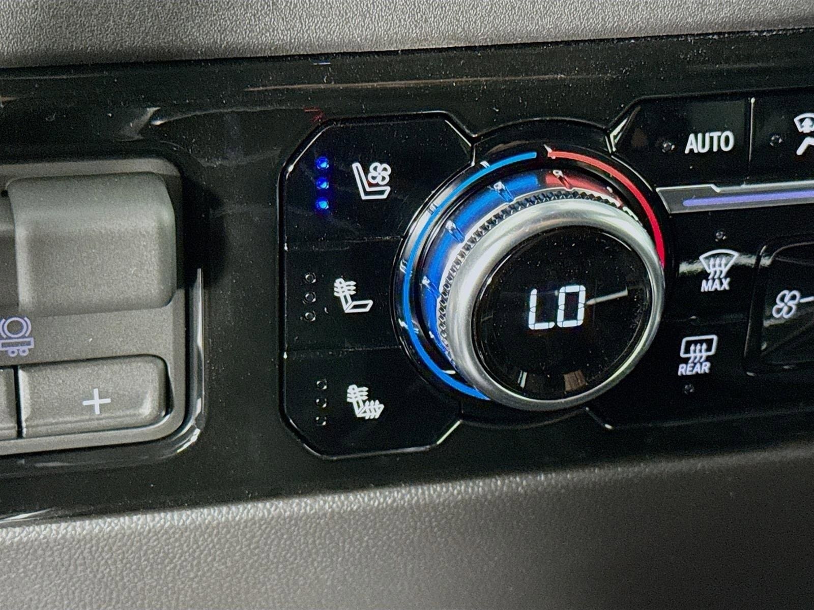2026 GMC Sierra 1500 SLT - Photo 22
