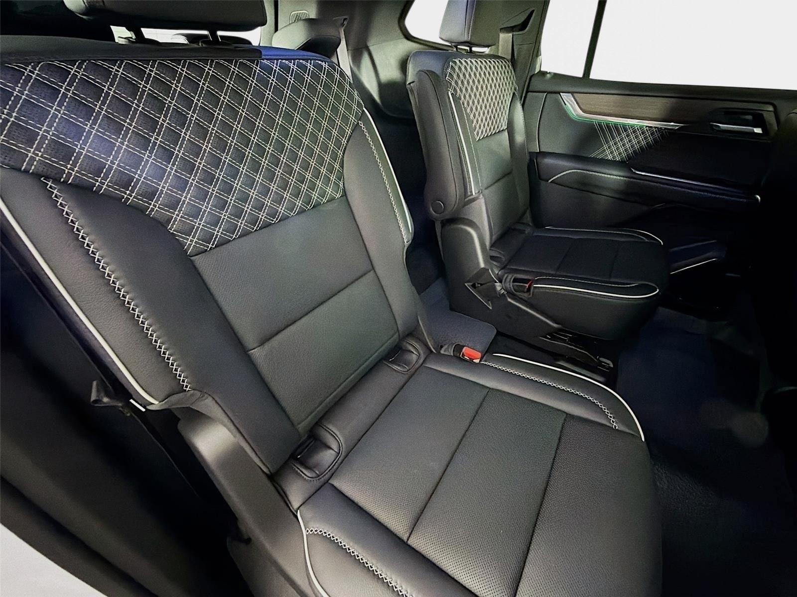 2026 GMC Acadia Denali - Photo 28