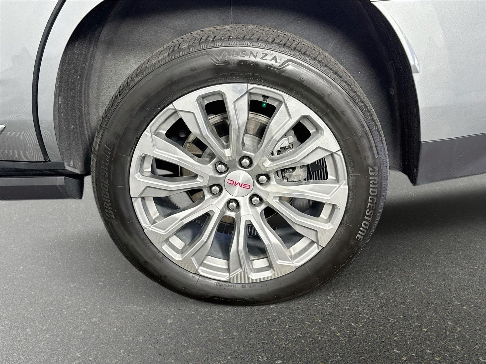 2024 GMC Yukon Denali - Photo 33