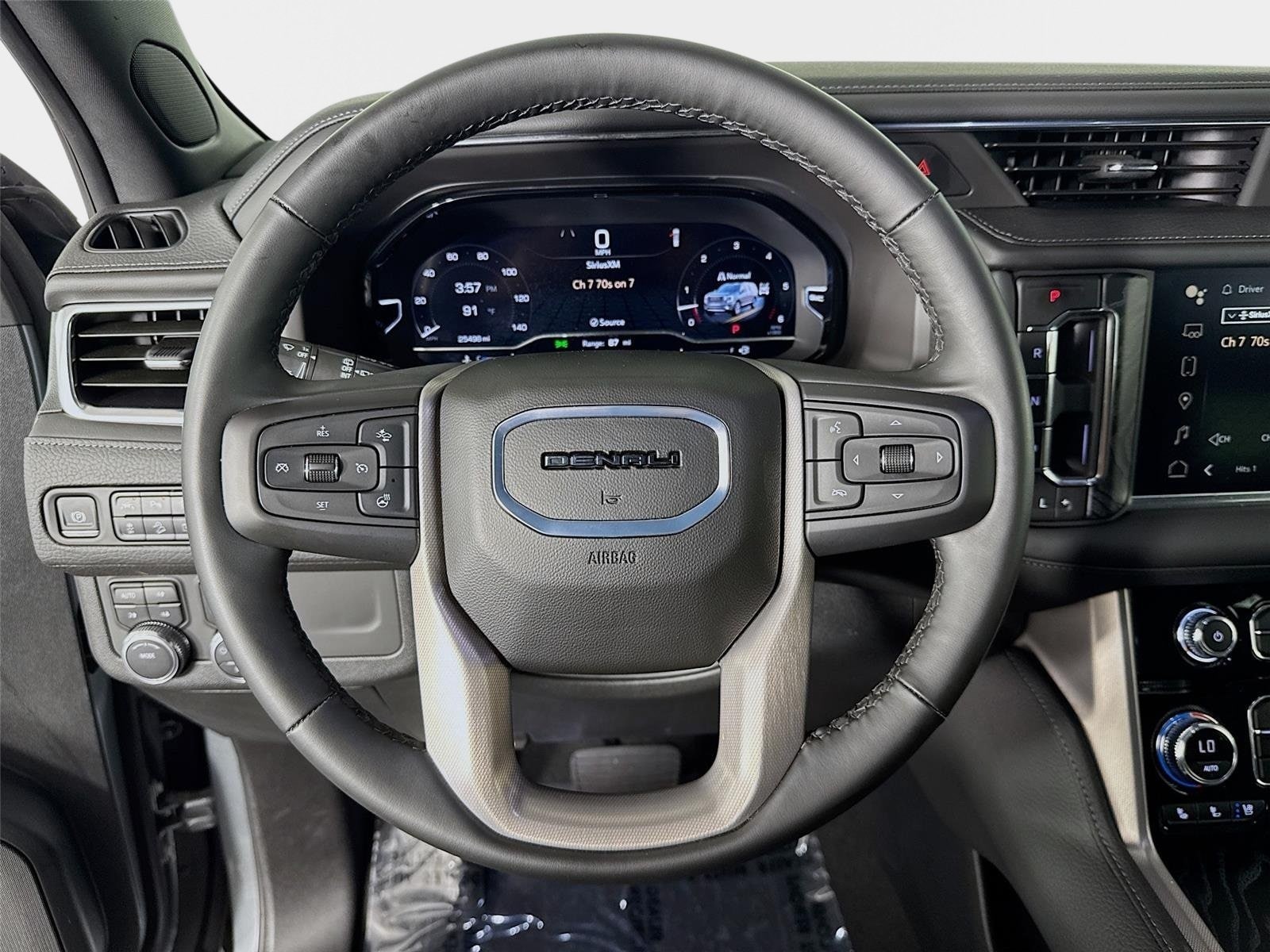 2024 GMC Yukon Denali - Photo 12