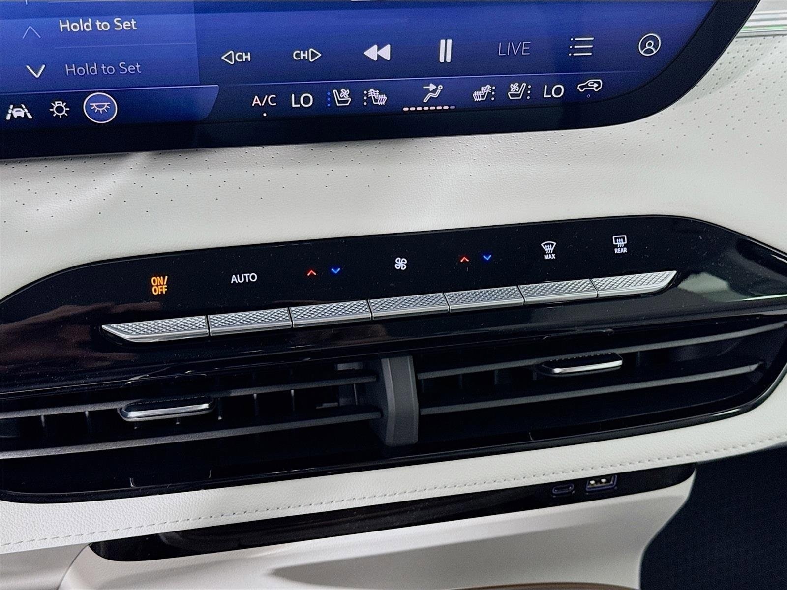 2026 Buick Enclave Avenir - Photo 18