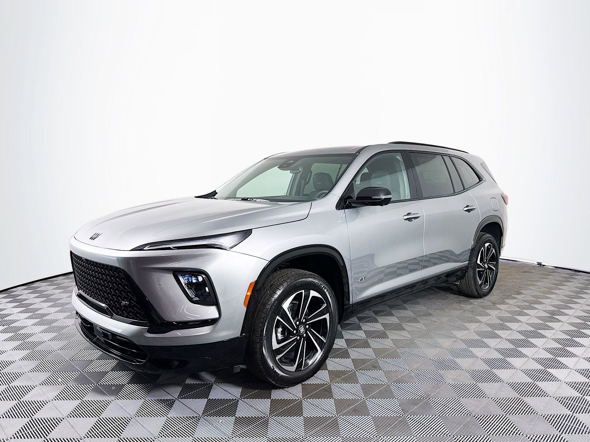 2025 Buick Enclave Sport Touring photo 3