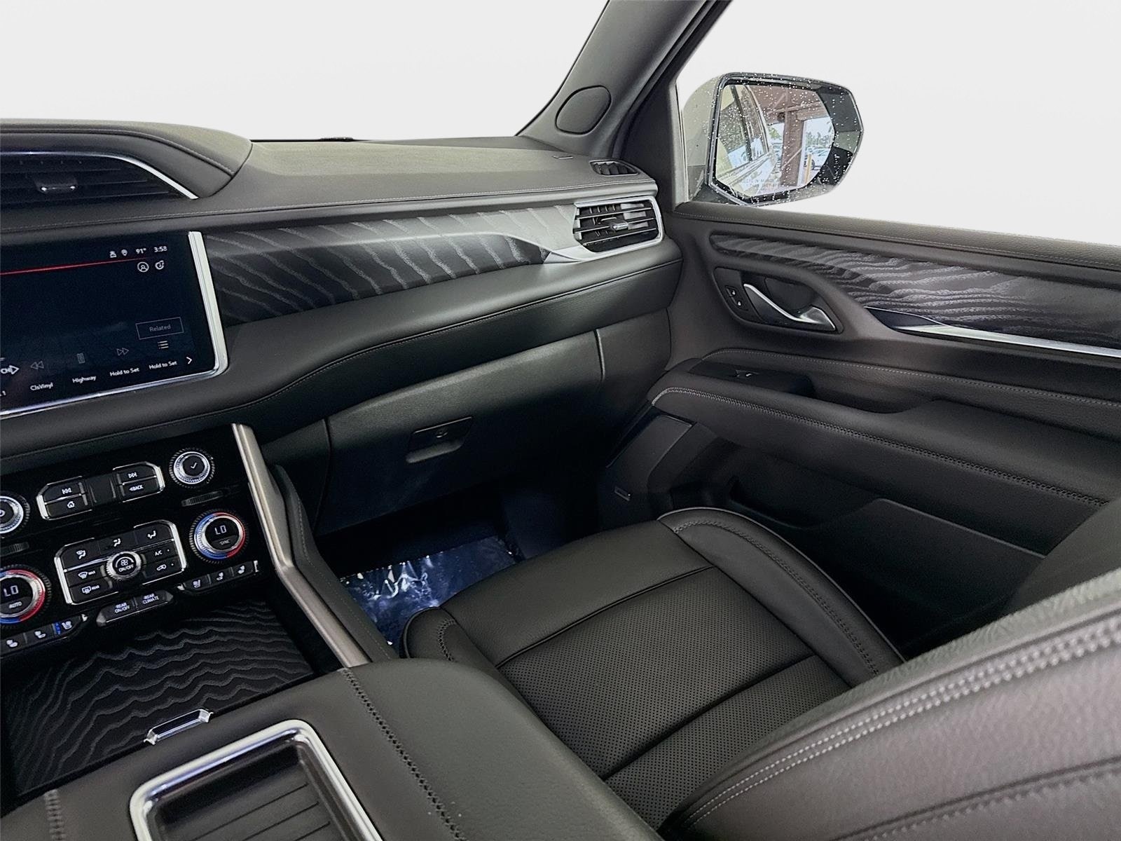 2024 GMC Yukon Denali - Photo 25