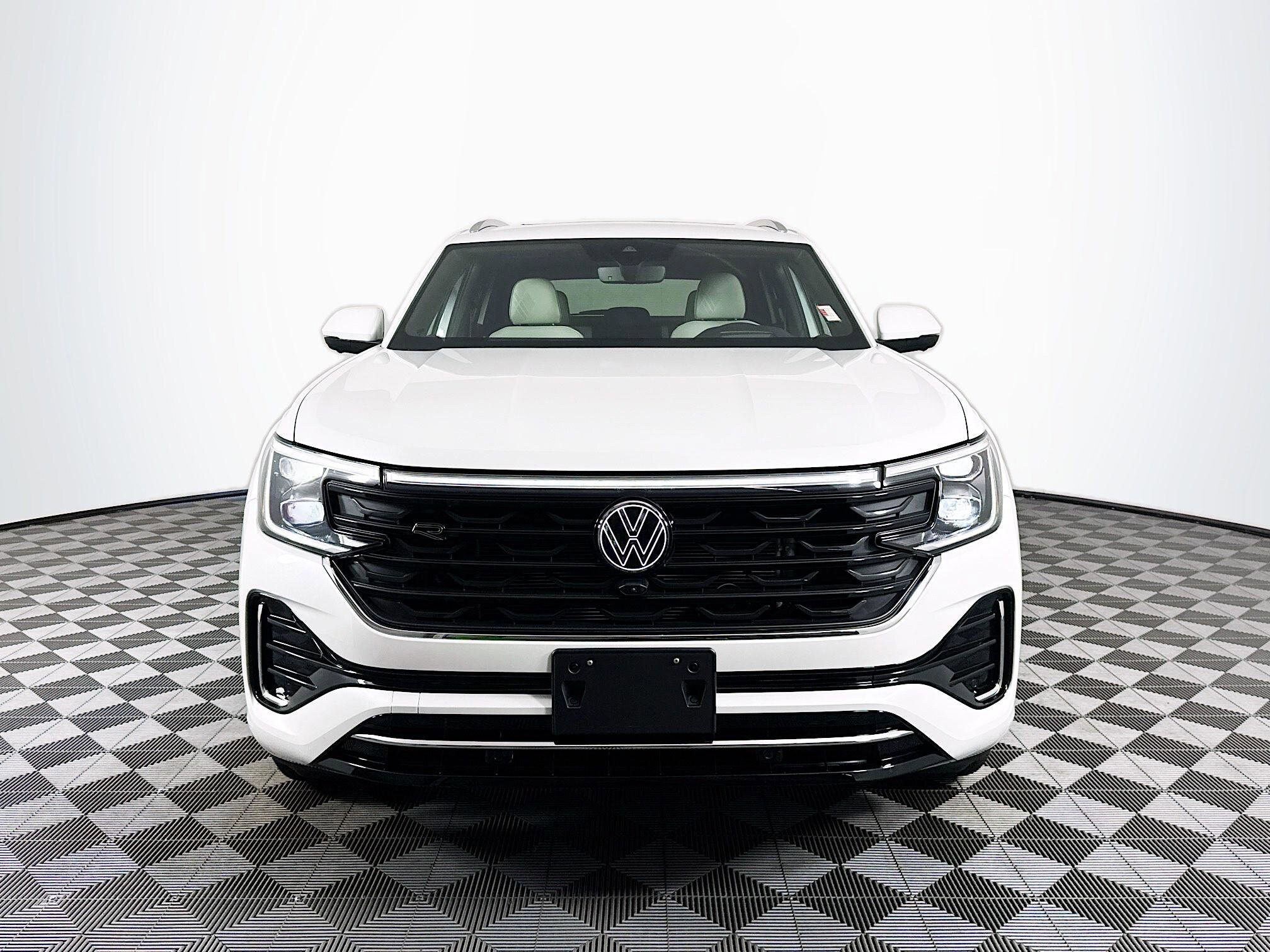 2025 Volkswagen Atlas Cross Sport SEL Premium R-Line photo 2