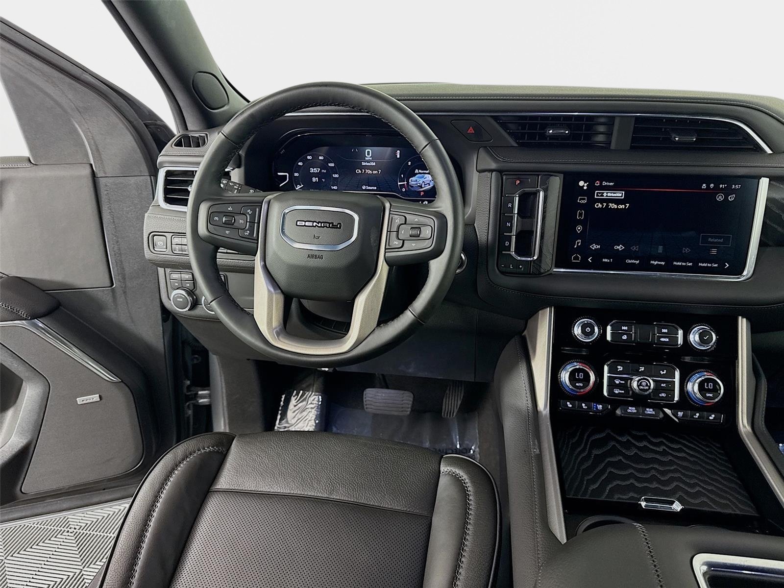 2024 GMC Yukon Denali - Photo 24