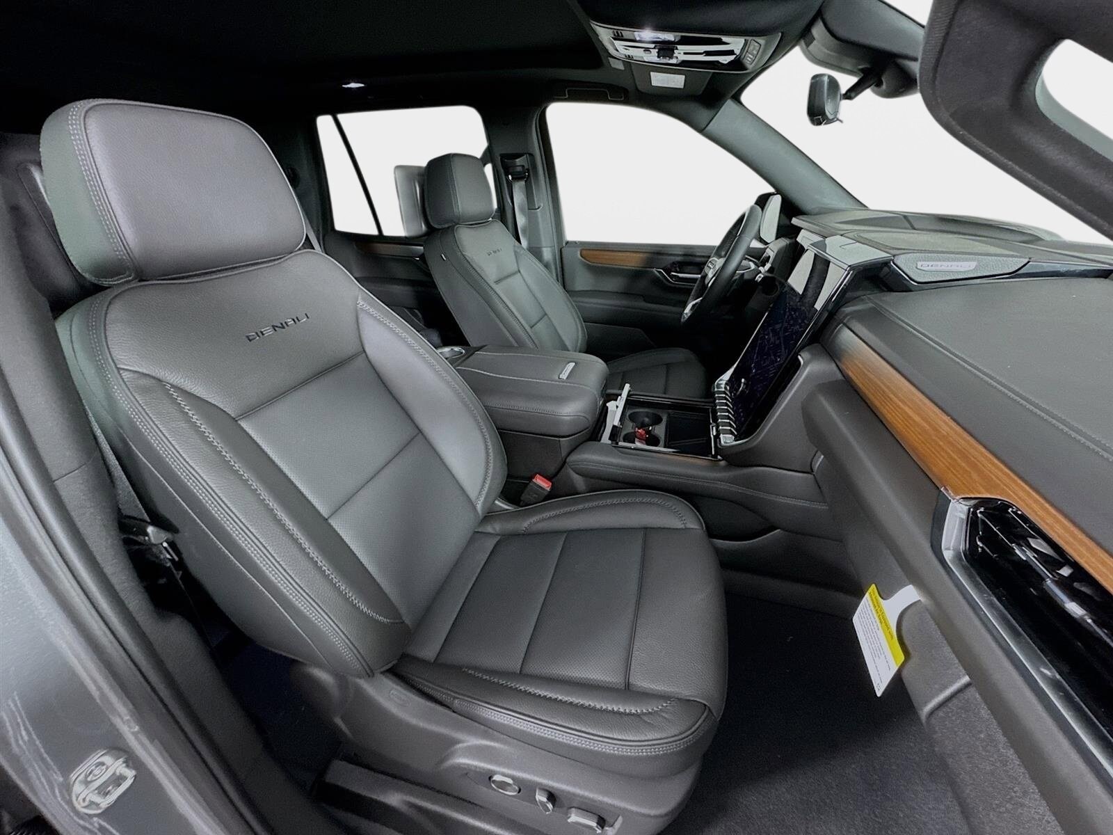 2026 GMC Yukon Denali - Photo 31